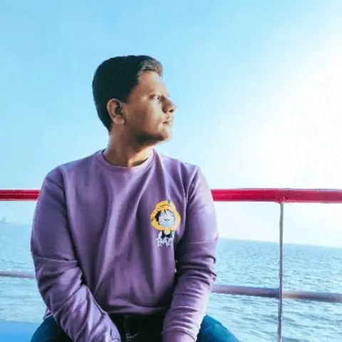 Omkar Prabhu, a Uhtend Pass subscriber, sitting by the sea